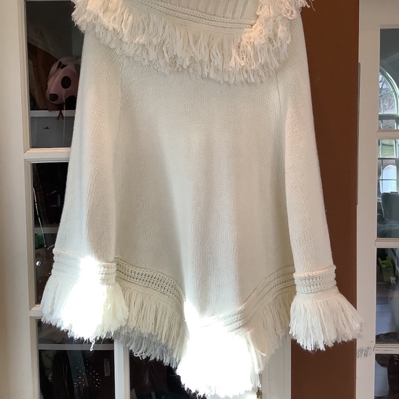 Poncho - Picture 4 of 4